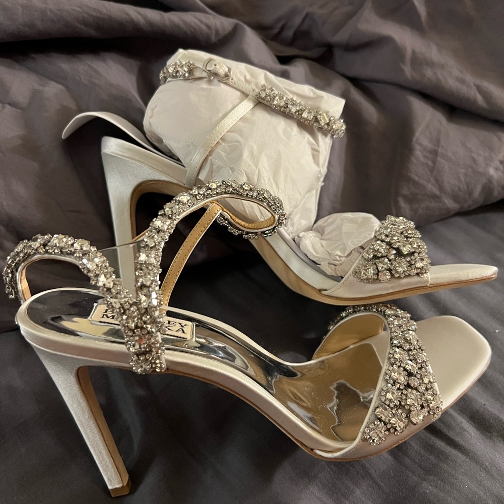 Badgley Mischka Galia Size White Satin - Picture 13 of 17